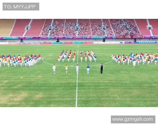 足球明星女友热情庆祝瞬间大集合展现爱情与激情的完美时刻